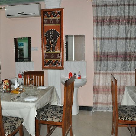 Six Eight Motel Arusha Bagian luar foto