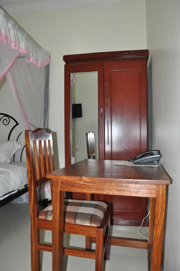 Six Eight Motel Arusha Bagian luar foto