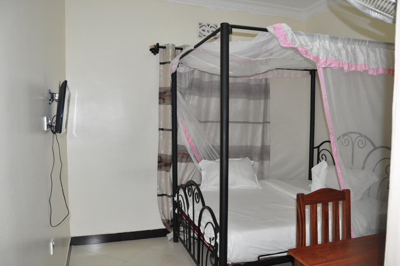 Six Eight Motel Arusha Bagian luar foto