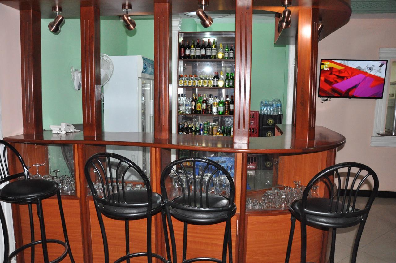 Six Eight Motel Arusha Bagian luar foto