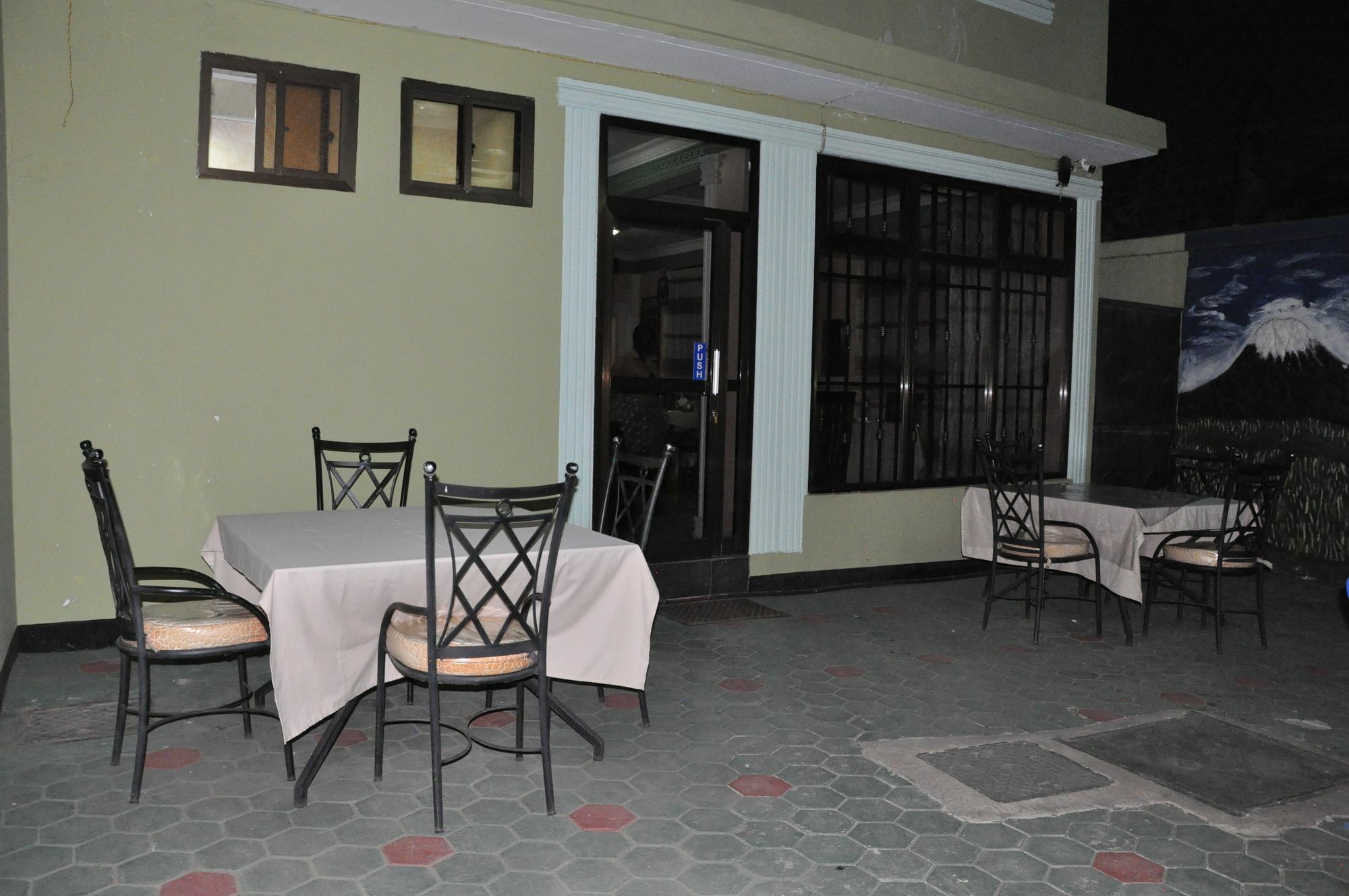 Six Eight Motel Arusha Bagian luar foto