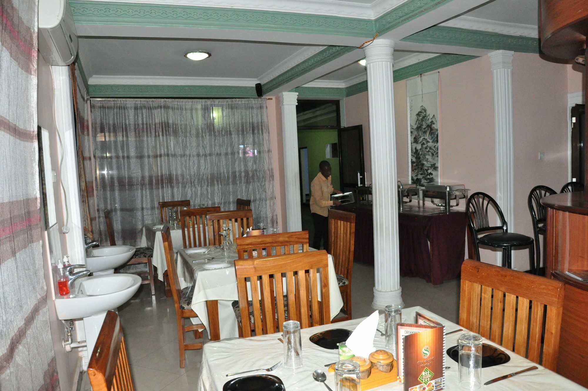 Six Eight Motel Arusha Bagian luar foto