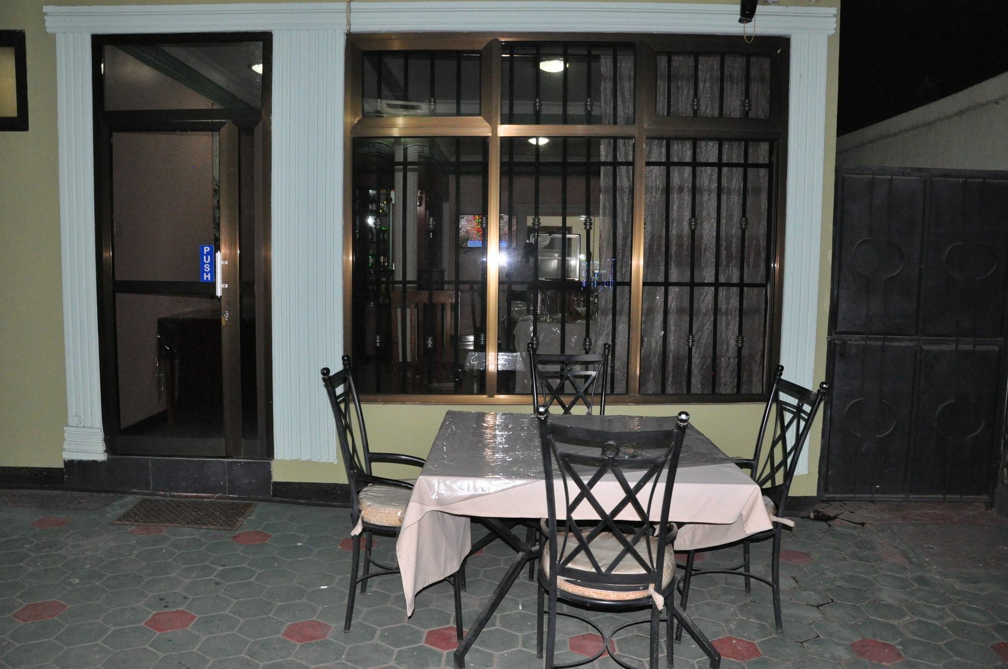Six Eight Motel Arusha Bagian luar foto