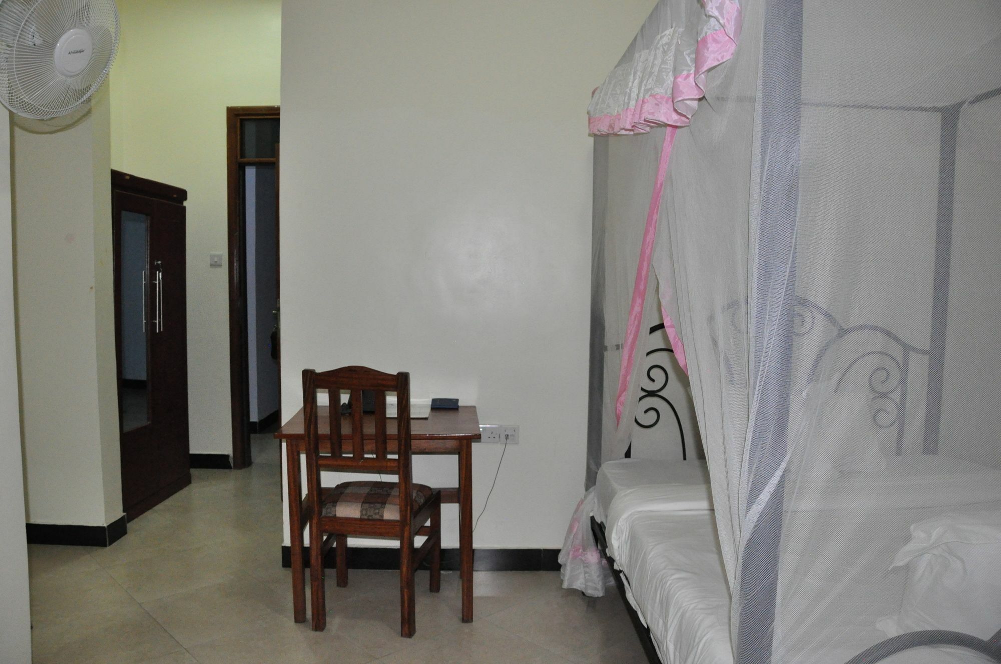 Six Eight Motel Arusha Bagian luar foto