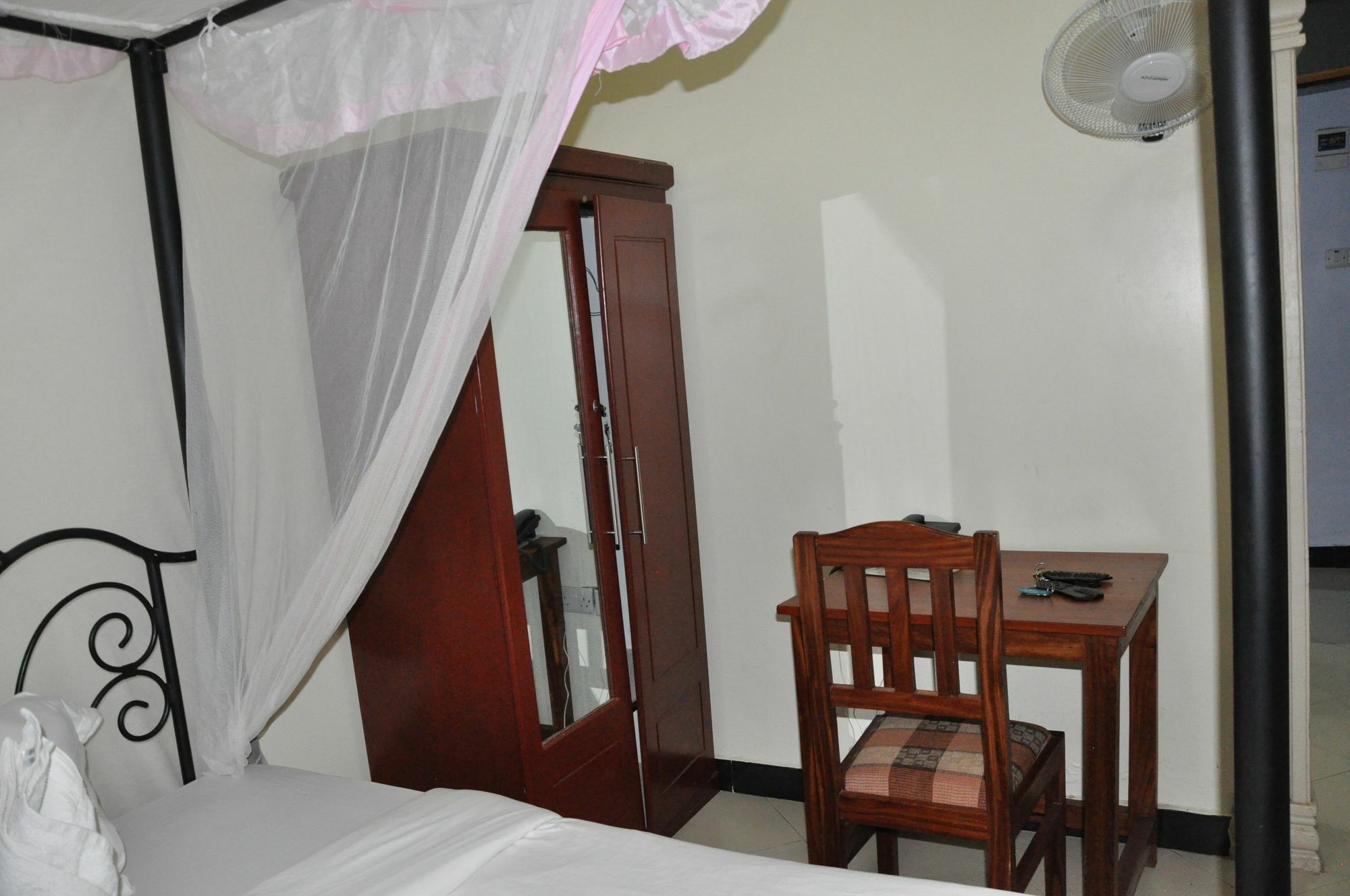 Six Eight Motel Arusha Bagian luar foto